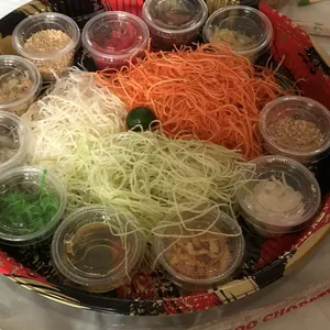 Luxurious Crispy Salted Egg Fish Skin Yu Sheng 鸿运咸蛋脆鱼皮鱼生
