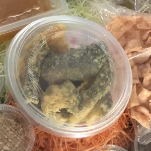 Luxurious Crispy Salted Egg Fish Skin Yu Sheng 鸿运咸蛋脆鱼皮鱼生