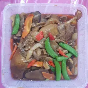 海参香菇焖鸭 Braised Duck w/Sea Cucumber & Mushroom