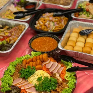 Cold Dish Platter (Jelly fish, Breaded Scallop, Gong Bo Chicken Cube, Foo Yong Egg, Smoked Duck)