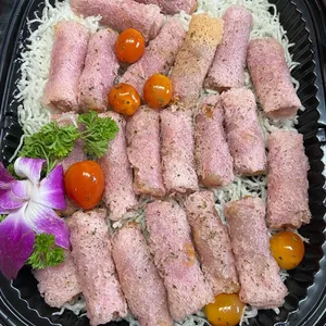 Crispy Yam Roll with Mango Dipping Sauce 香脆紫芋卷拼芒果酱
