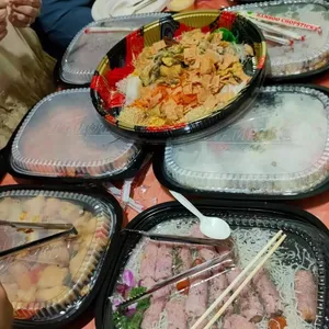 Abundant Wealth Crispy Fish Skin Yu Sheng 鸿运脆鱼皮吉祥鱼生