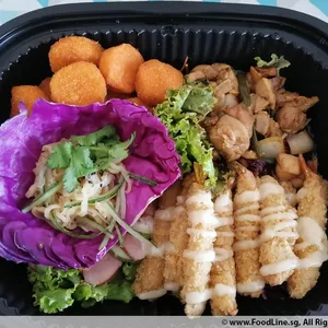 Cold Dish Platter <br>
(Jelly fish, Breaded Scallop, Kong Bao Chicken, Thai Style Smoked Duck, Breaded Prawn With Mayo)