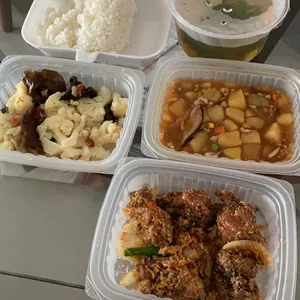 Lunch/Dinner Tingkat (5 Days, 3 Dishes + Soup OR 4 Dishes)