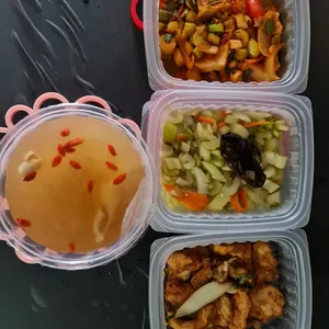 Lunch/Dinner Tingkat (5 Days, 3 Dishes + Soup OR 4 Dishes)