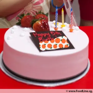 Strawberry Milkshake Cake (Size: 1kg)
