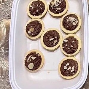 Chocolate Caramel Tart (V)<i> mini chocolate tart with crushed almond </i>