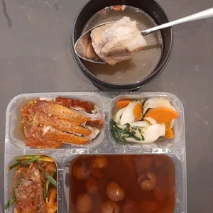 Lunch Tingkat Package (30 Days, 5 dishes)