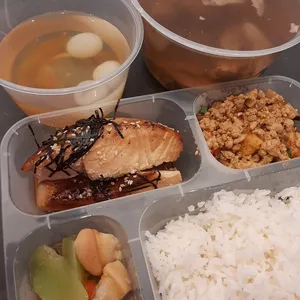 Lunch Tingkat Package (30 Days, 5 dishes)