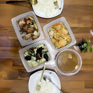 Lunch/Dinner Tingkat (5 Days, 3 Dishes + Soup OR 4 Dishes)