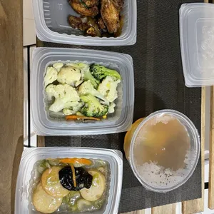 Lunch/Dinner Tingkat (5 Days, 3 Dishes + Soup OR 4 Dishes)