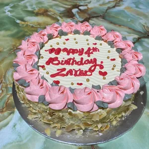 Traditional Buttercream Cake (Flavour: Vanilla Buttercream with Almond Slice 20cm) (Qty of Big Candles: 4) (Qty of Small Candles: 0)