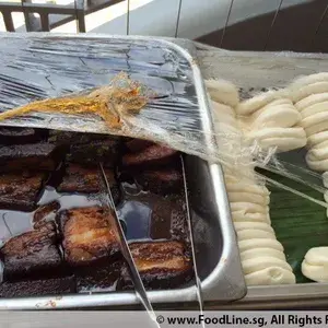 扣肉包 Chinese Bun w/ Stewed Pork