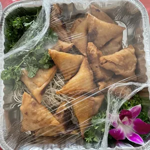 Deep Fried Curry Samosa 咖哩角