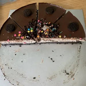 Oreo Cookies Cream White Chocolate (Size: 1 kg)