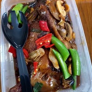 香菇烩扒鸭 Braised Duck w/ Mushroom