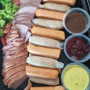 X’mas Meat & Sausage Platter (Free Side 1: Signature Shepherd’s Pie (Chicken) & Truffle Oil) (Free Side 2: Truffle Oil Mac & Two Cheese)