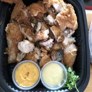 Golden Crispy Chicken w Nacho & Mayo Dip