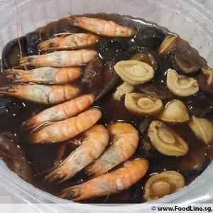 Braised Abalone, Sea Cucumber, Prawn & Mushroom