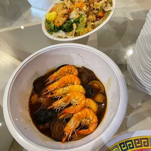 8）	Braised Abalone, Sea Cucumber, Prawn & Mushroom