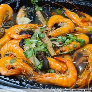 (CNY) Poached Sea Prawns w Black Dates & Fungus in Superior Herbal Broth 黑枣木耳药膳虾