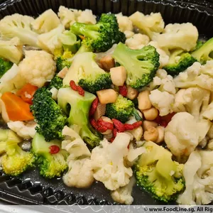 (CNY) Sautéed Broccoli with Bailing Mushroom & Baby Scallops  百灵菇脆贝西兰花
