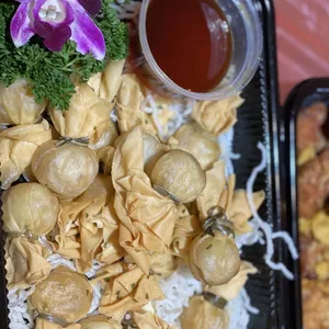 Seafood Pocket with Sweet Sauce 海鲜金钱带拼甜酱 2pc