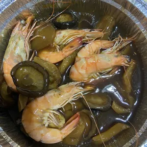 8）	Braised Abalone, Sea Cucumber, Prawn & Mushroom