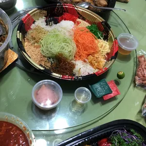 Fai Chai Yu Sheng with Smoked Salmon
