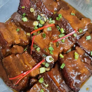 古早味扣肉                           Traditional Stewed Pork Belly