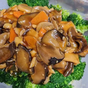 香菇西兰花 	        Sauteed Broccoli w/ Mushroom