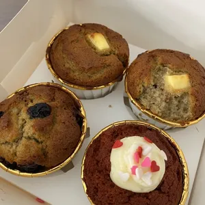 8 Days Supply Muffin Lactation Bakes Set (Cookie 1 (400g): Dark Chocolate) (Cookie 2 (400g): Cranberries) (Muffin 1: Strawberry Cream Cheese) (Muffin 2: Blueberry Cream Cheese) (Muffin 3: Cranberry) (Premium Muffin: Red Velvet)