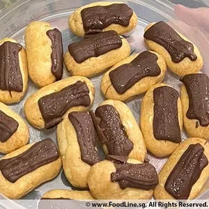 Mini Chocolate Eclair