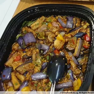 豆瓣炒鸡肉碎茄子          Sauteed Brinjal w/ Minced Chicken