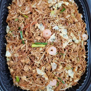 Wok Fried Seafood Hong Kong Noodles (50%)