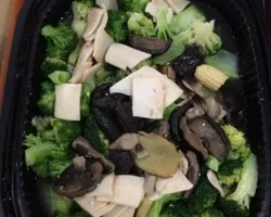Broccoli w/Sliced Abalone (鲍片西兰花) | Customer Photo | House Of Catering F&B Pte Ltd