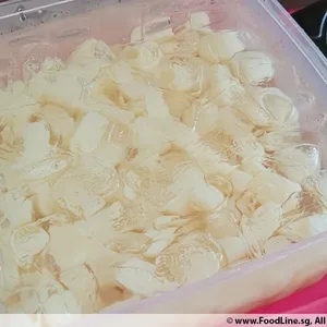 龙眼杏仁豆腐       Almond Jelly Longan