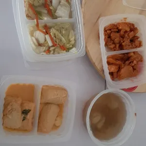 Lunch/Dinner Tingkat (5 Days, 3 Dishes + Soup OR 4 Dishes)