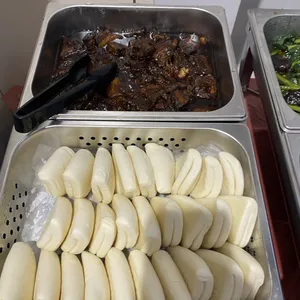 扣肉馒头 Braise Pork w/ Bun