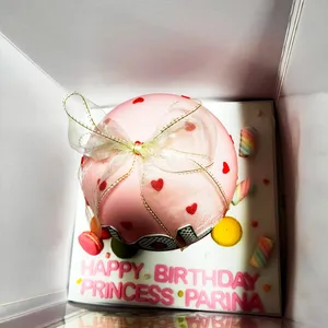TPN03 Lol Celebration (Size: 8 inch) (Flavours: Cookies and cream) (Big candles: 5) (Small candles: None) (Message on Complimentary Gift Card: Yes (do write the message in the ordering form, under comments box)) (Message On Cake: (Short & Sweet): Yes (do write the message in the ordering form, under comments box))
