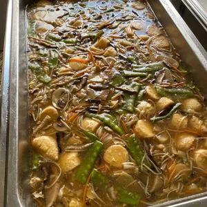 Silken tofu with mixed vegetables 什锦豆腐