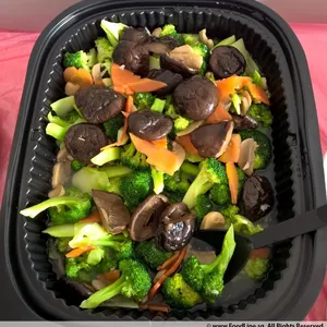 Broccoli w/ Mushroom •香菇兰花 (Chef's Recommendation)