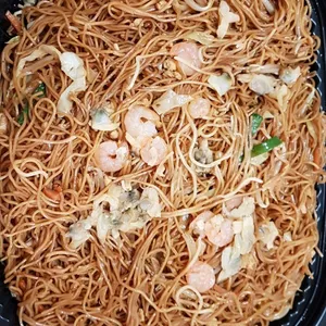 Wok Fried Seafood Hong Kong Noodles (50%)