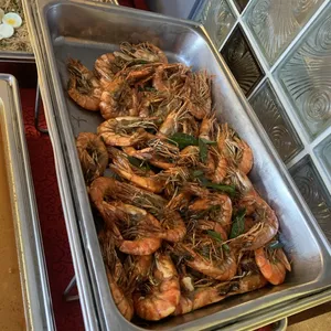 Signature buttered prawns 招牌牛油虾