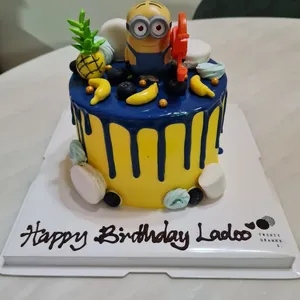 Minion Inspired Cake (Size: 6" (8 TO 10 PAX)) (Flavour: Valrhona Chocolate + Crunchy Ball)