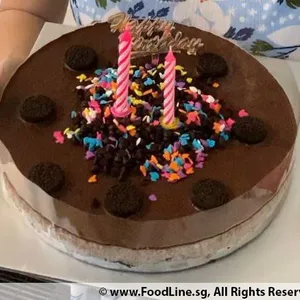 Oreo Cookies Cream White Chocolate (Size: 1 kg)