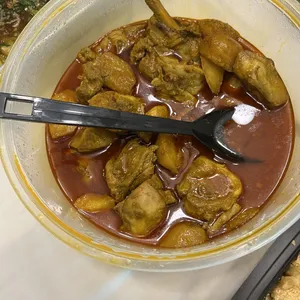 Signature Curry Chicken w/ Potato 招牌咖喱鸡马铃薯