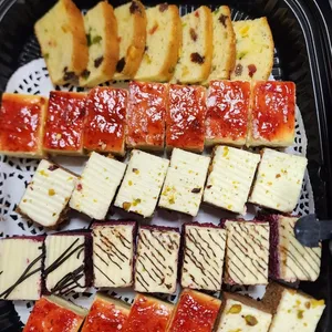 Christmas Petite Four (Red Velvet Cake, Festive Fruit Cake, Swiss Carrot Cake & Strawberry Cheesecake）