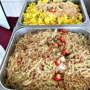 Thai Pineapple Rice 50% & Sin Chow Bee Hoon 50%
