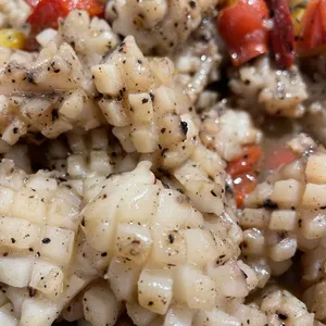 Flower squid with rainbow pepper